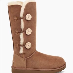 Women’s UGG Bailey Button Triplet Boots in brown/Tan Size 10. Like brand new
